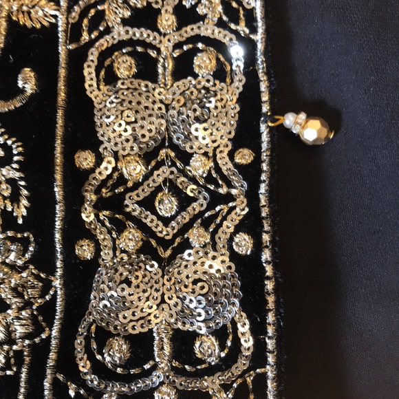 Gold embroidered Velvet Wrap.Hard2find/NWOT/Chic💕 - Picture 7 of 8